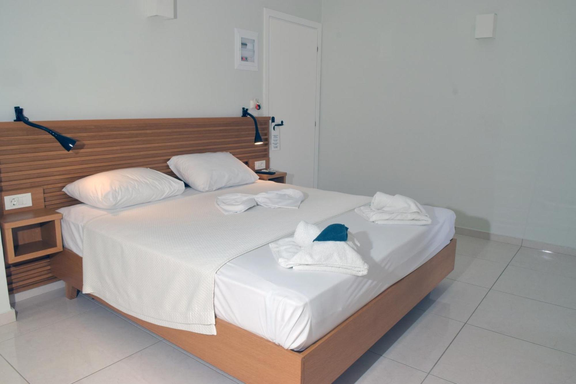 Mithos Premium Rooms Agia Marina Exteriér fotografie